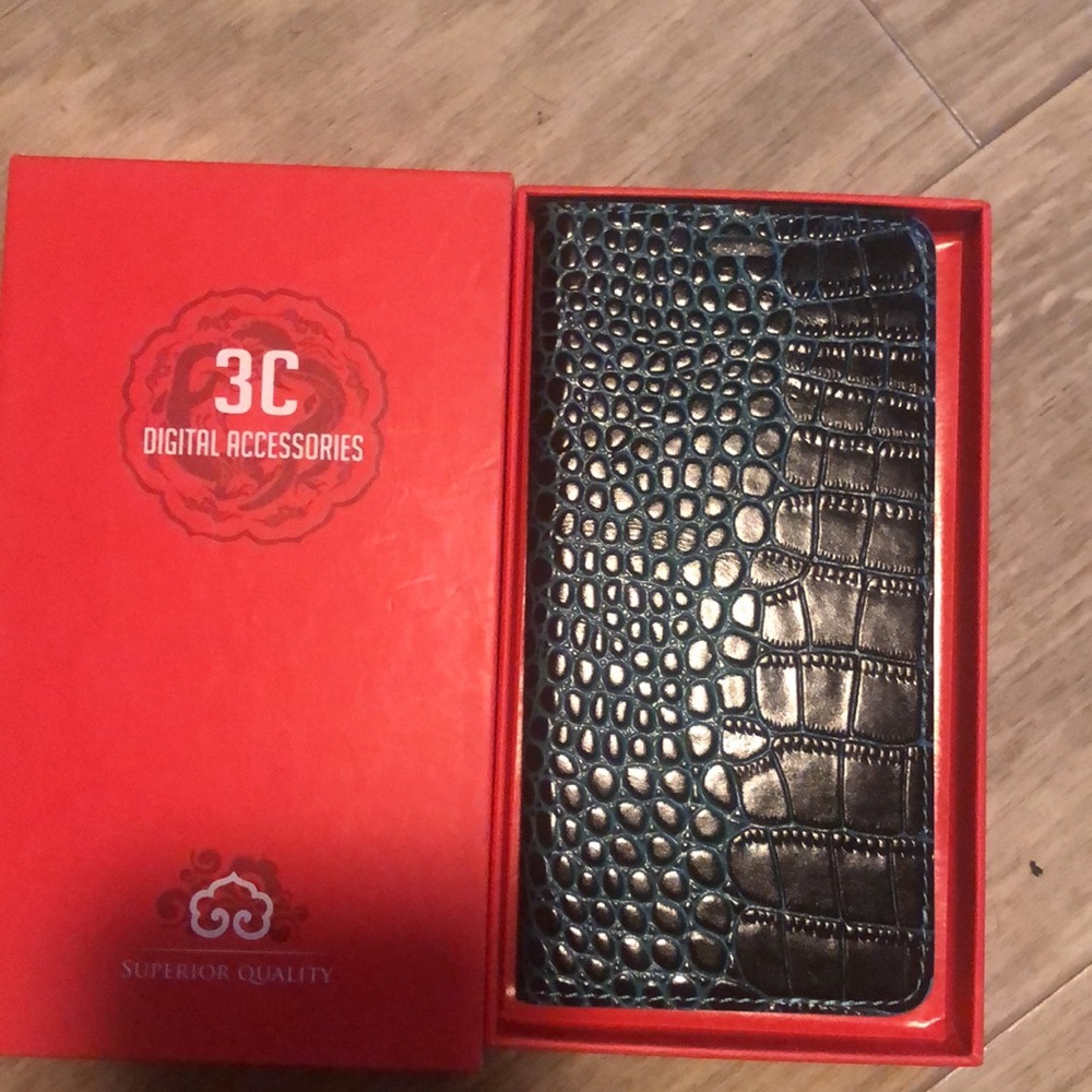 Phone case - Picture 2 of 3